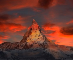 Bitcoin climbs a mountain